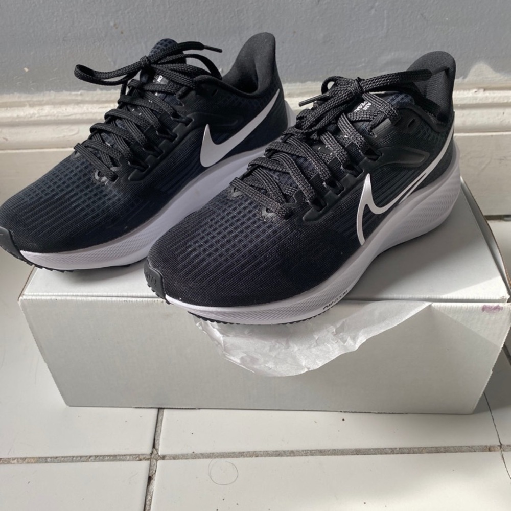 NIKE AIR ZOOM PEGASUS 39 NN BLACK WHITE brand new without original box